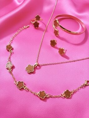 Jewelry Set - 5-pc-Clover Set - Necklace, Bracelet, Earrings, Ring, Bangle